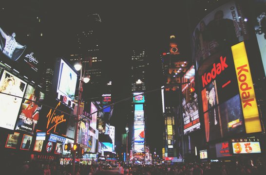 times square in new york bei nacht 